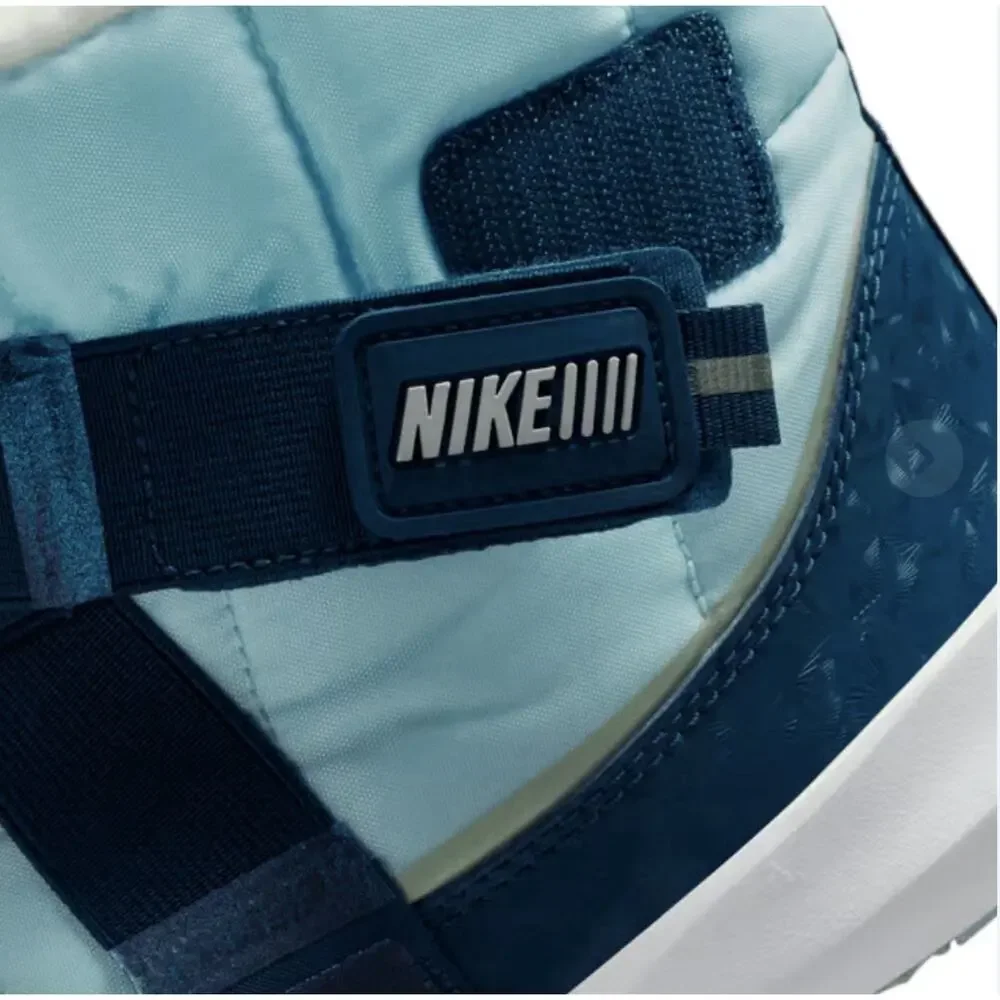 Nike Flex Advance SE Boots in a 
